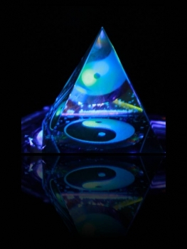 Kristall Pyramide Yin Yang