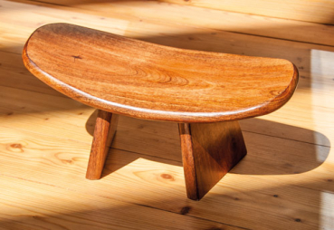 Tabouret de méditation en bois