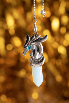 Pendule dragon, verre opalin